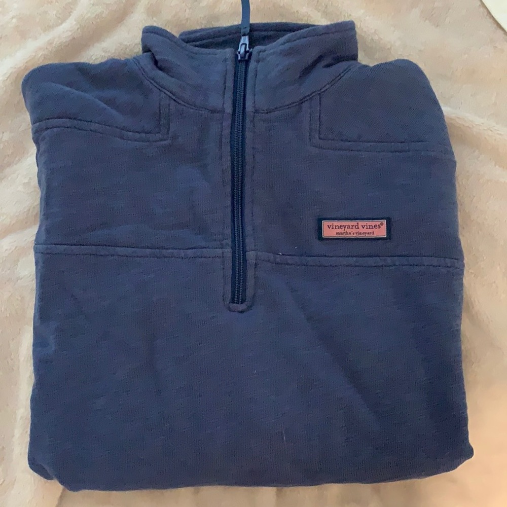 Vineyard vines pull over